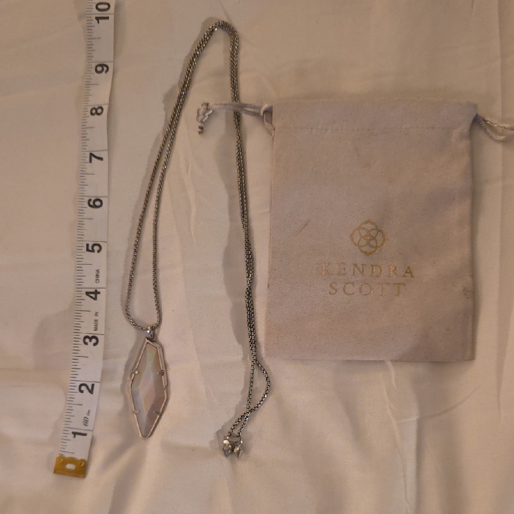 Kendra Scott Beatrice Iridescent Pendant Silver Adjustable Necklace